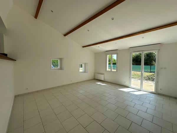 Investisseur, ensemble immobilier de deux maisons louées avec terrain.