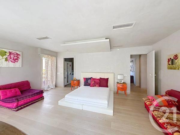 Maison à vendre  6 pièces - 240 m 2   ANTIBES  - 06