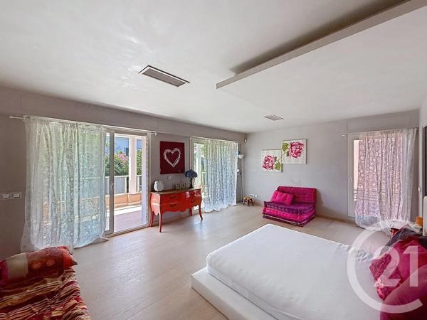 Maison à vendre  6 pièces - 240 m 2   ANTIBES  - 06