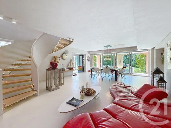 Maison à vendre  6 pièces - 240 m 2   ANTIBES  - 06