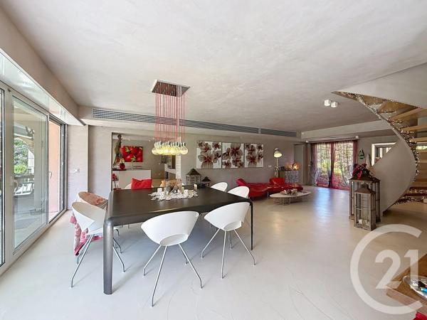 Maison à vendre  6 pièces - 240 m 2   ANTIBES  - 06