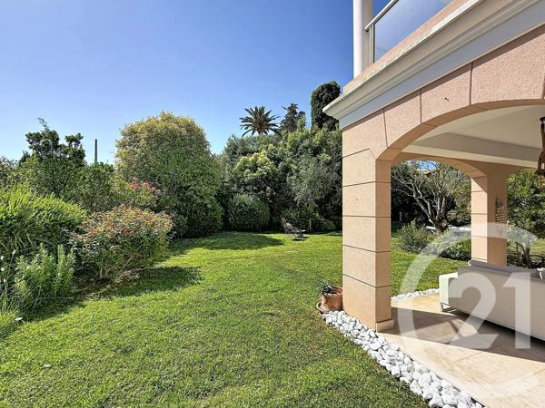 Maison à vendre  6 pièces - 240 m 2   ANTIBES  - 06