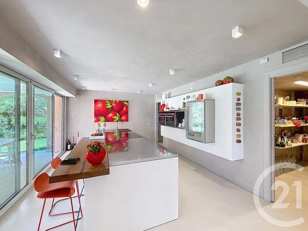 Maison à vendre  6 pièces - 240 m 2   ANTIBES  - 06