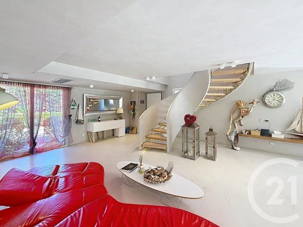 Maison à vendre  6 pièces - 240 m 2   ANTIBES  - 06