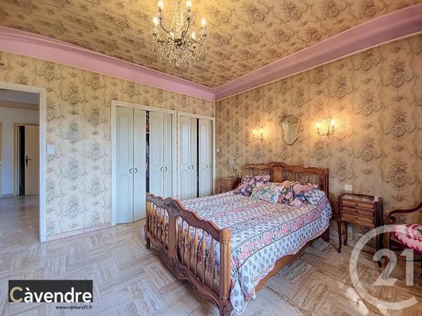 Maison à vendre  7 pièces - 240 m 2   AVIGNON  - 84