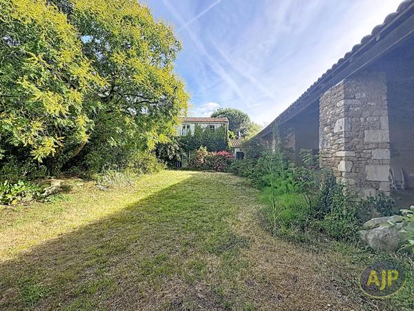 Maison à vendre Saint Cyr En Talmondais - 7 pièces, 258m² avec 4 chambre(s) à 368 000€ - AJP Immobilier Luçon