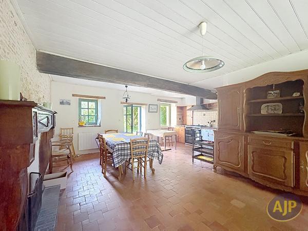 Maison à vendre Saint Cyr En Talmondais - 7 pièces, 258m² avec 4 chambre(s) à 368 000€ - AJP Immobilier Luçon
