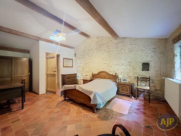 Maison à vendre Saint Cyr En Talmondais - 7 pièces, 258m² avec 4 chambre(s) à 368 000€ - AJP Immobilier Luçon