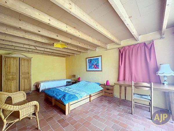 Maison à vendre Saint Cyr En Talmondais - 7 pièces, 258m² avec 4 chambre(s) à 368 000€ - AJP Immobilier Luçon