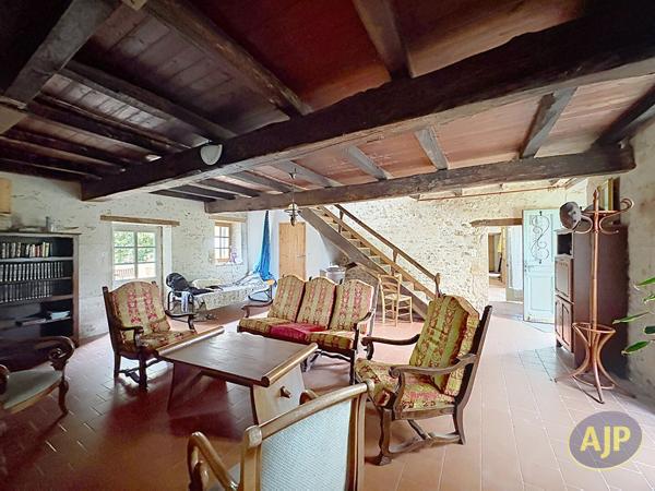 Maison à vendre Saint Cyr En Talmondais - 7 pièces, 258m² avec 4 chambre(s) à 368 000€ - AJP Immobilier Luçon