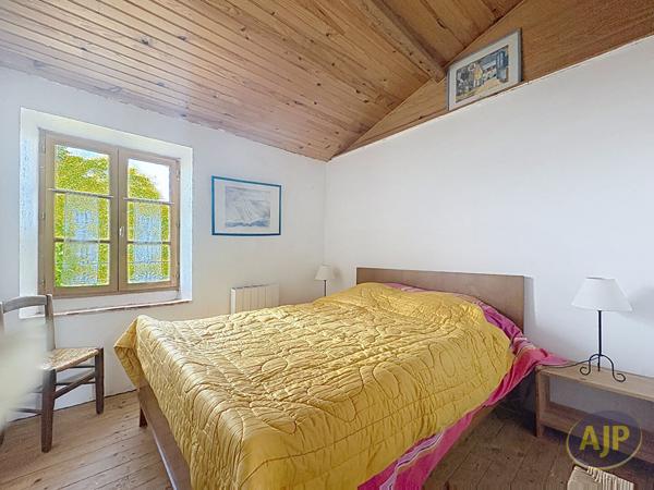 Maison à vendre Saint Cyr En Talmondais - 7 pièces, 258m² avec 4 chambre(s) à 368 000€ - AJP Immobilier Luçon