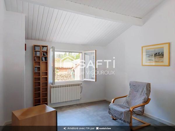 Belle villa lumineuse dans quartier residentiel, sur grand terrain