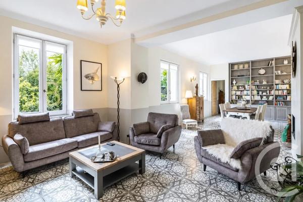 Maison à vendre  5 pièces - 203,20 m 2   VENCE  - 06