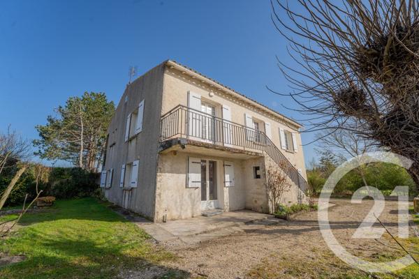 Maison à vendre  5 pièces - 143 m 2   COZES  - 17