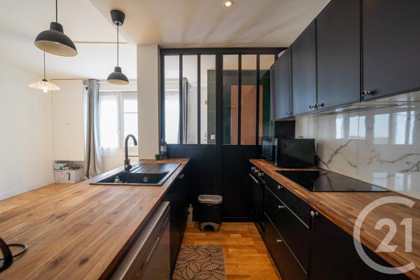 Maison à vendre  5 pièces - 143 m 2   COZES  - 17