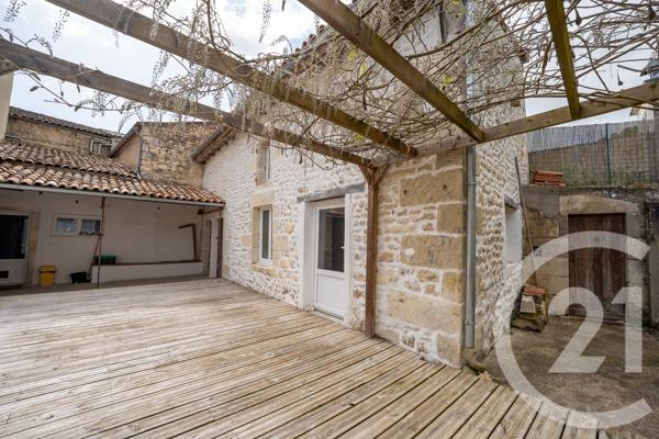 Maison à vendre  5 pièces - 143 m 2   COZES  - 17