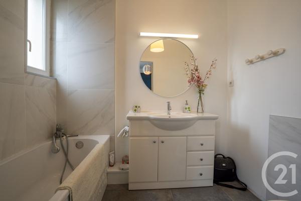 Maison à vendre  5 pièces - 143 m 2   COZES  - 17