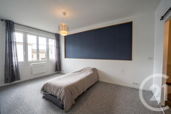 Maison à vendre  5 pièces - 143 m 2   COZES  - 17