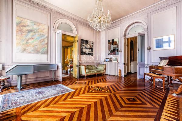 Bordeaux Saint-Pierre – Appartement de plus de 400 m² dans un Hôtel particulier classé Monument Historique