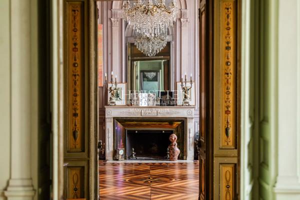 Bordeaux Saint-Pierre – Appartement de plus de 400 m² dans un Hôtel particulier classé Monument Historique