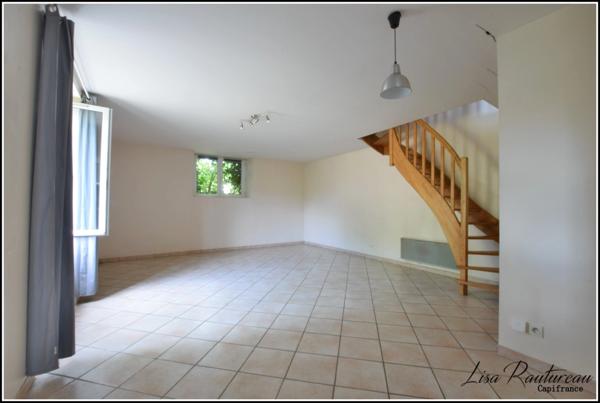 Maison à vendre + Appartement en location - Centre historique de MONTAIGU (85)