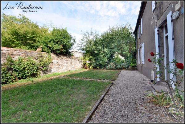 Maison à vendre + Appartement en location - Centre historique de MONTAIGU (85)