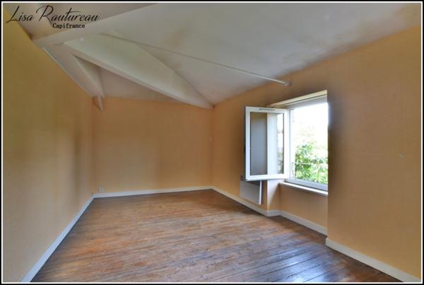 Maison à vendre + Appartement en location - Centre historique de MONTAIGU (85)