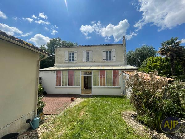 Maison à vendre Saintes - 6 pièces, 125m² avec 4 chambre(s) à 221 500€ - AJP Immobilier Saintes