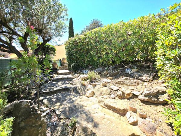Maison Le Lavandou 35 m2 ,piscine ,terrasse face a la mer ,parking, cellier