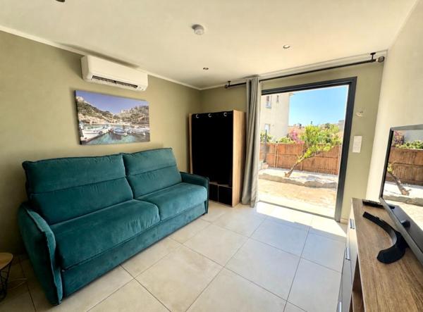 Studio rénové avec terrasse à vendre-  Proche Plage et centre-ville du Lavandou