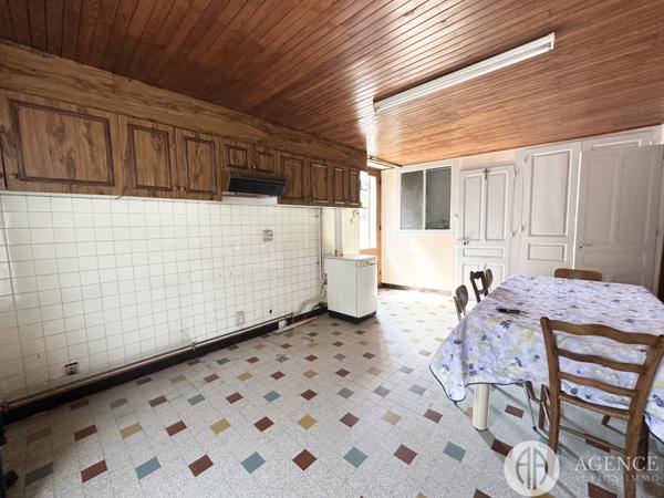 Sablons (38550) Grande maison familiale avec dépendances à Serrières en Ardèche