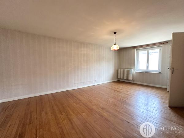 Sablons (38550) Grande maison familiale avec dépendances à Serrières en Ardèche