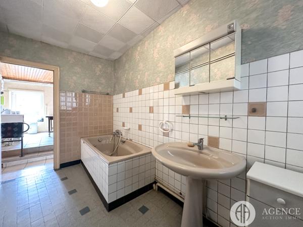 Sablons (38550) Grande maison familiale avec dépendances à Serrières en Ardèche