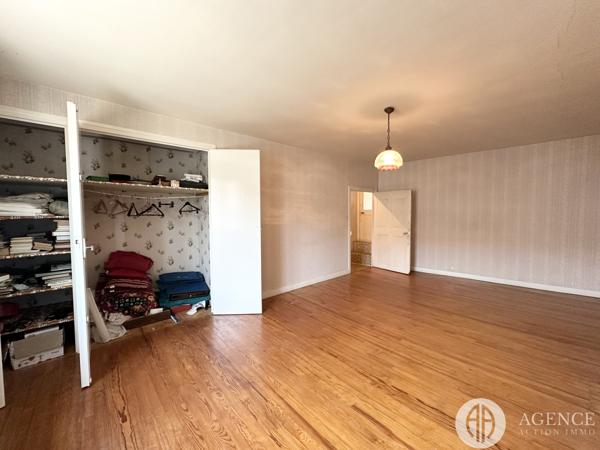 Sablons (38550) Grande maison familiale avec dépendances à Serrières en Ardèche