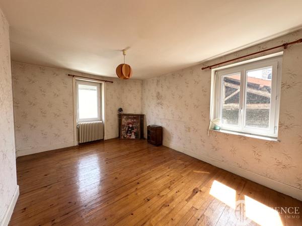 Sablons (38550) Grande maison familiale avec dépendances à Serrières en Ardèche