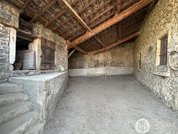 Sablons (38550) Grande maison familiale avec dépendances à Serrières en Ardèche