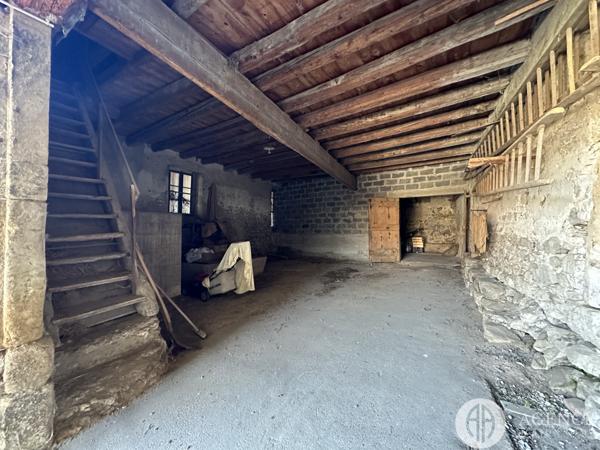 Sablons (38550) Grande maison familiale avec dépendances à Serrières en Ardèche