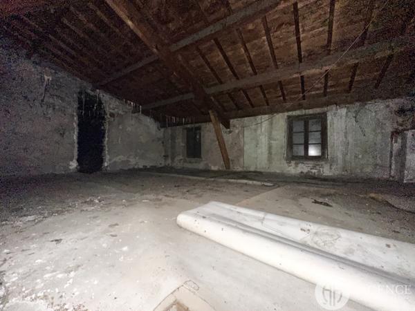 Sablons (38550) Grande maison familiale avec dépendances à Serrières en Ardèche