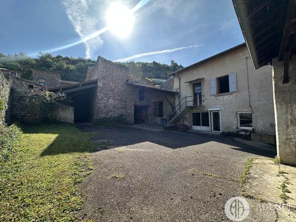 Sablons (38550) Grande maison familiale avec dépendances à Serrières en Ardèche