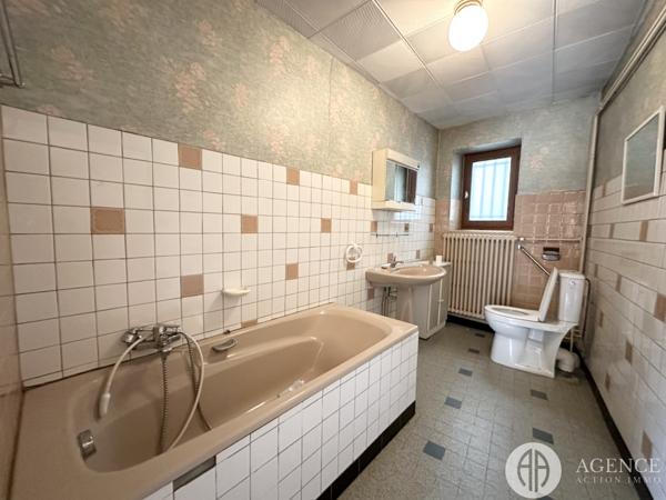 Sablons (38550) Grande maison familiale avec dépendances à Serrières en Ardèche