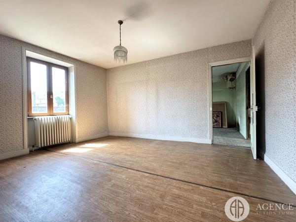 Sablons (38550) Grande maison familiale avec dépendances à Serrières en Ardèche