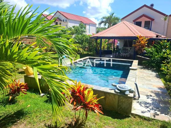 Grand espace de vie extérieur avec carbet, terrasse & piscine – Maison familiale à Dizac au Diamant