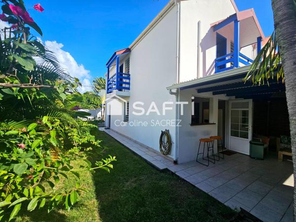 Grand espace de vie extérieur avec carbet, terrasse & piscine – Maison familiale à Dizac au Diamant