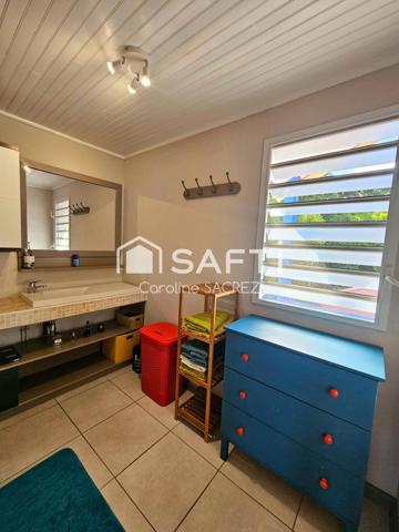 Grand espace de vie extérieur avec carbet, terrasse & piscine – Maison familiale à Dizac au Diamant