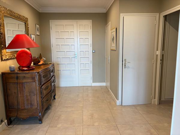 BUELLAS, belle maison familiale avec véranda et dépendances sur parc arboré