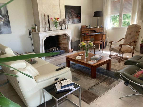 BUELLAS, belle maison familiale avec véranda et dépendances sur parc arboré