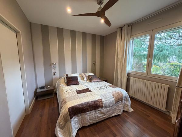 BUELLAS, belle maison familiale avec véranda et dépendances sur parc arboré