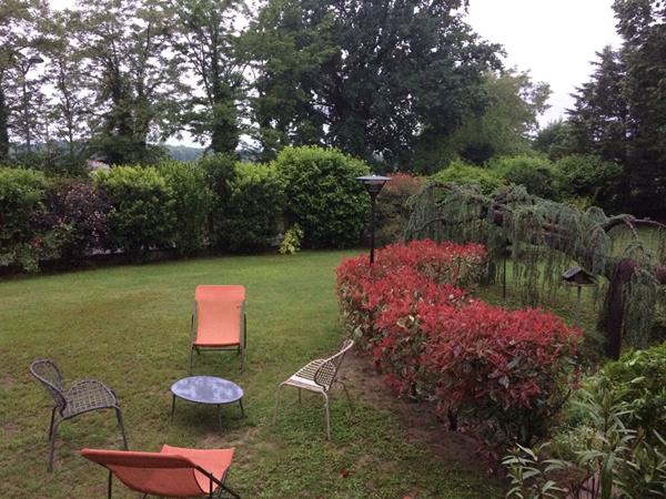 BUELLAS, belle maison familiale avec véranda et dépendances sur parc arboré