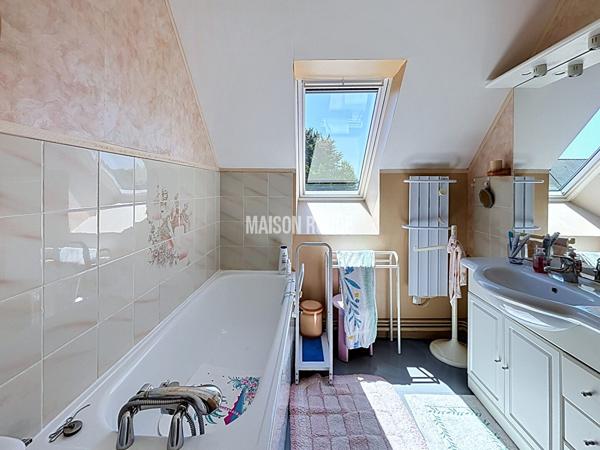 Maison familiale 5 pièces avec chambre au rez-de-chaussée et garage à Pleurtuit proche centre