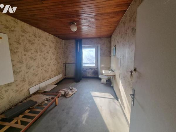 AVANNE-AVENEY (25) IMMEUBLE LE LONG DE LA VELOROUTE